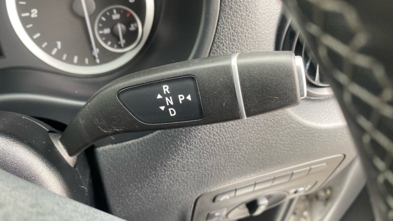 Mercedes-Benz Vito L2 Diesel Rwd 116CDI Premium Crew Van 9G-Tronic